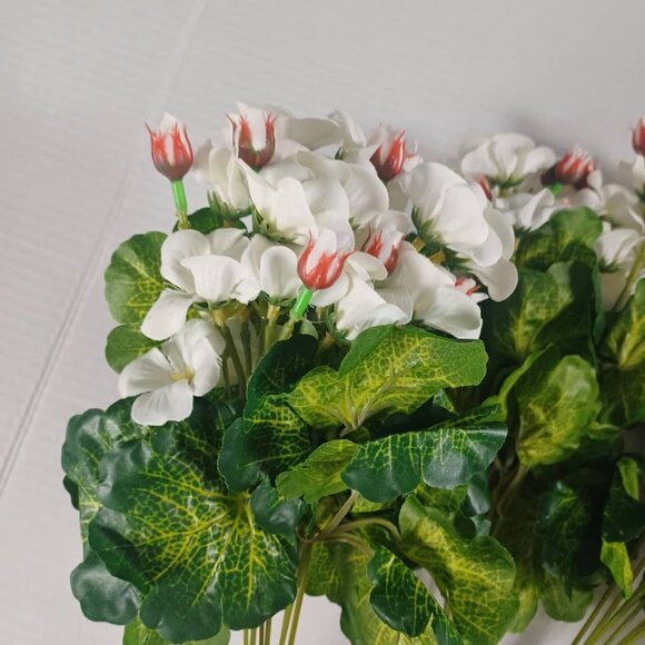Mini Geraniums Artificial Faux Flowers -White -Set Of 4 -NEW -Floral Decoration - Picture 2 of 11